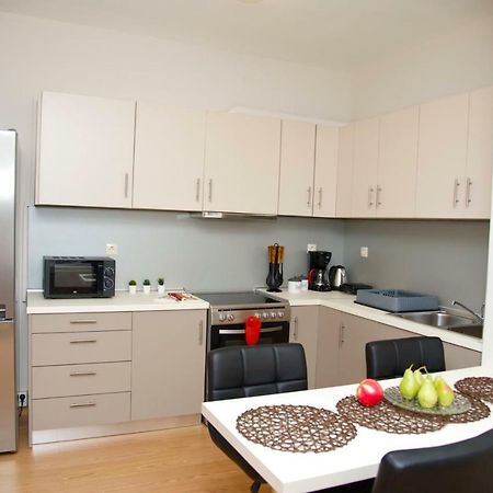 Stylish And Elegant Apts Atenas Exterior foto